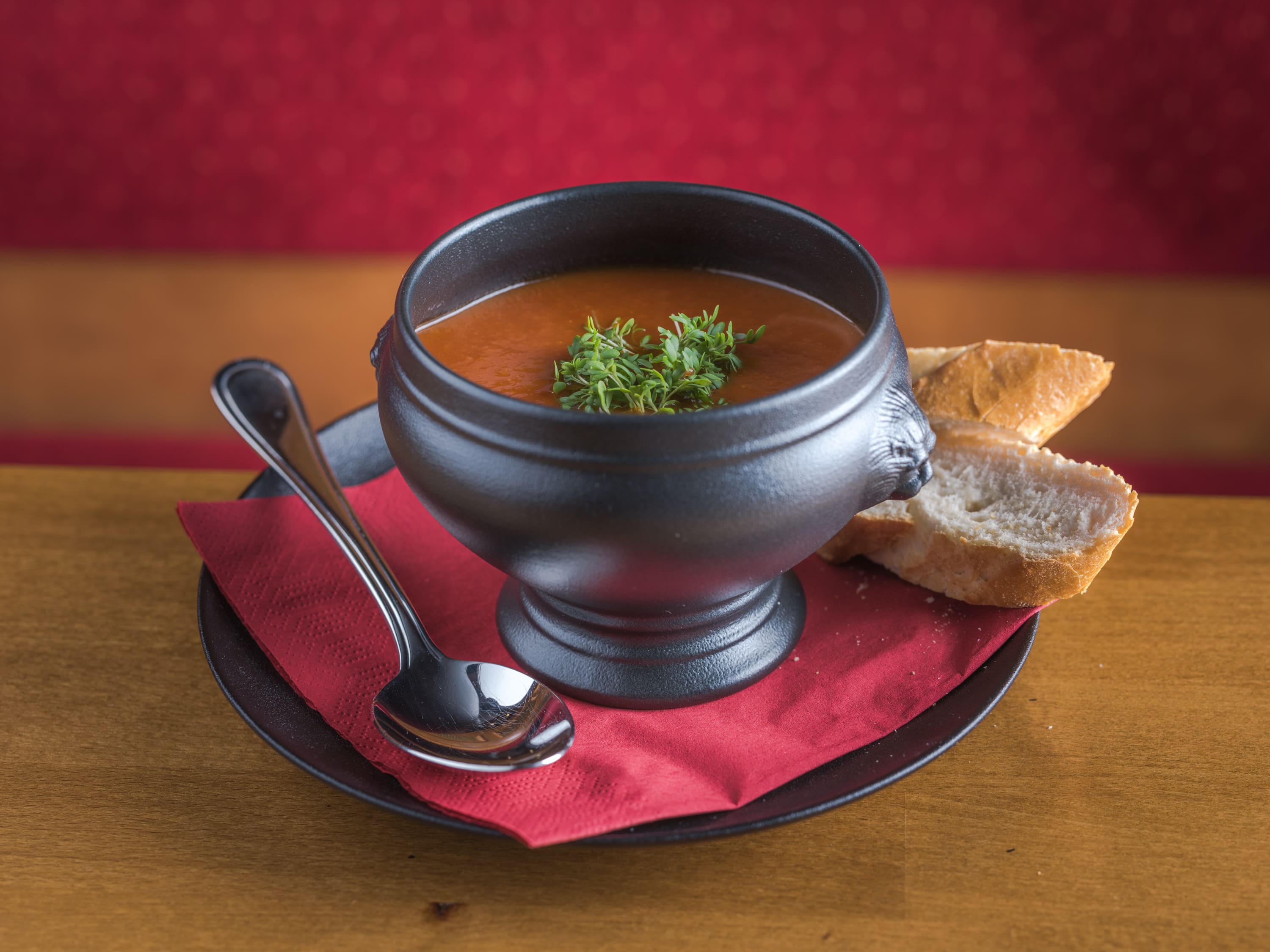 Hausgemachte Gulaschsuppe